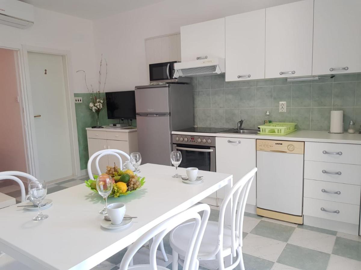 Apartments With A Parking Space Banjol, Rab - 5071 Εξωτερικό φωτογραφία
